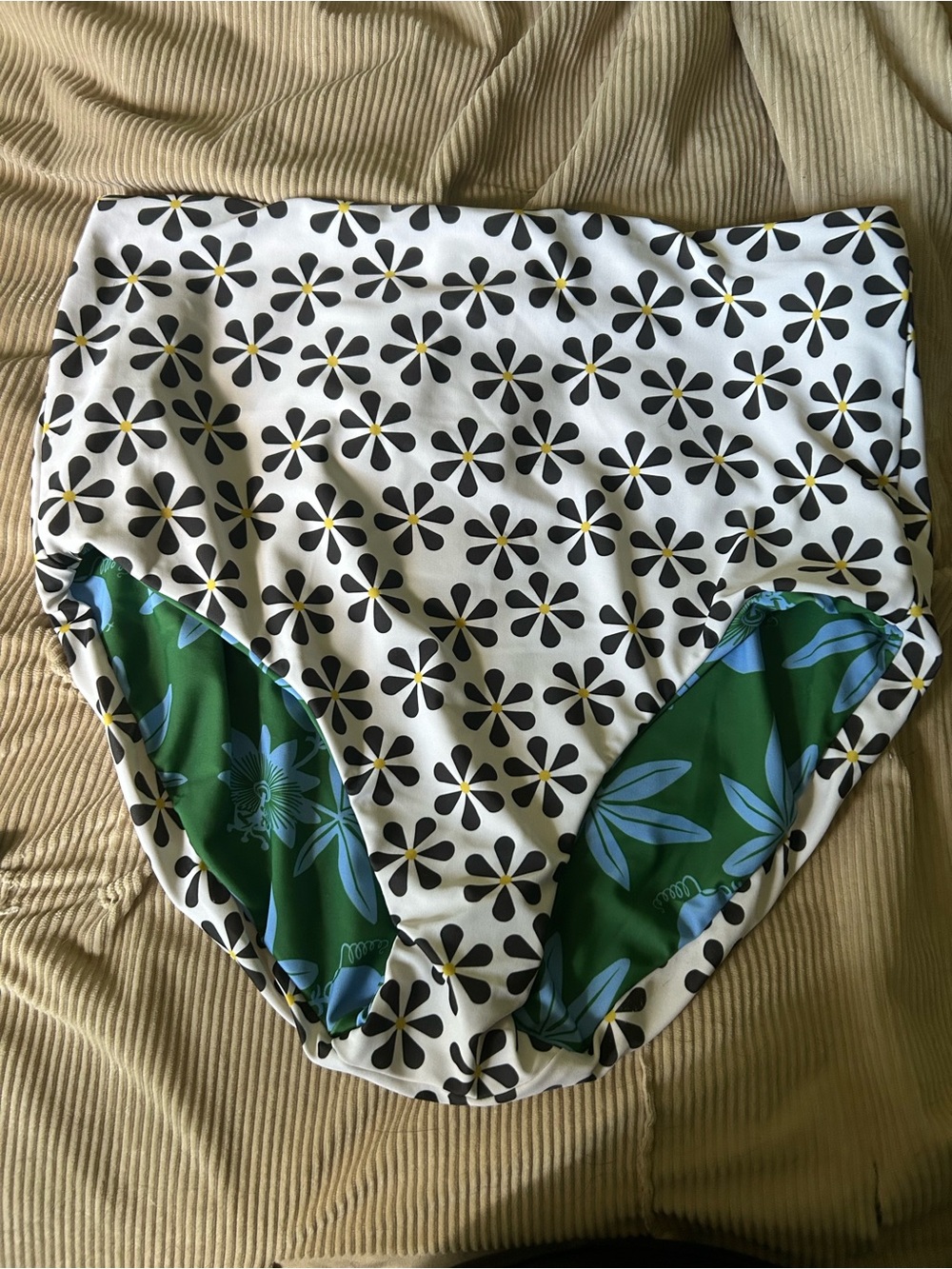 Lime Ricki two-piece reversible set (two tops one reversible bottom) - Picture 6 of 10